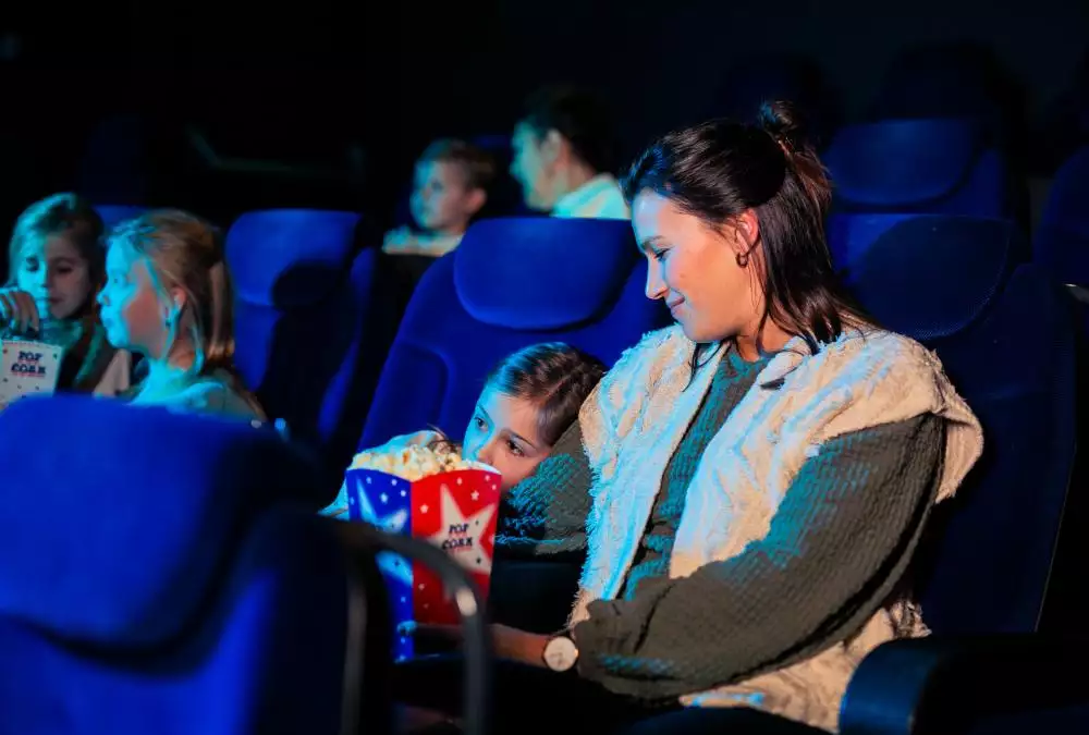 De_Vaste_Clique-JB-33-cine_deskt.webp