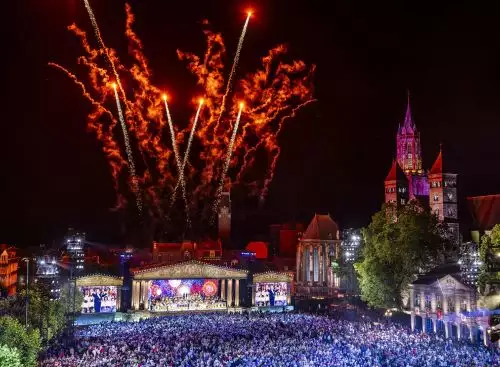 AndrC3A9Rieus2026SummerConcertVivaMaastricht_134251431157902404_big-cine_deskt.webp