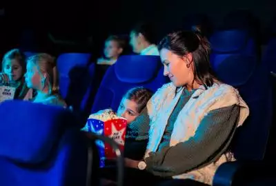 De_Vaste_Clique-JB-33-cine_deskt.webp